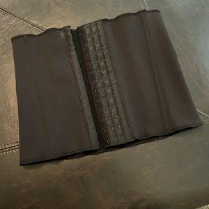 SKIMS Waist Trainer Size Small - BLACK